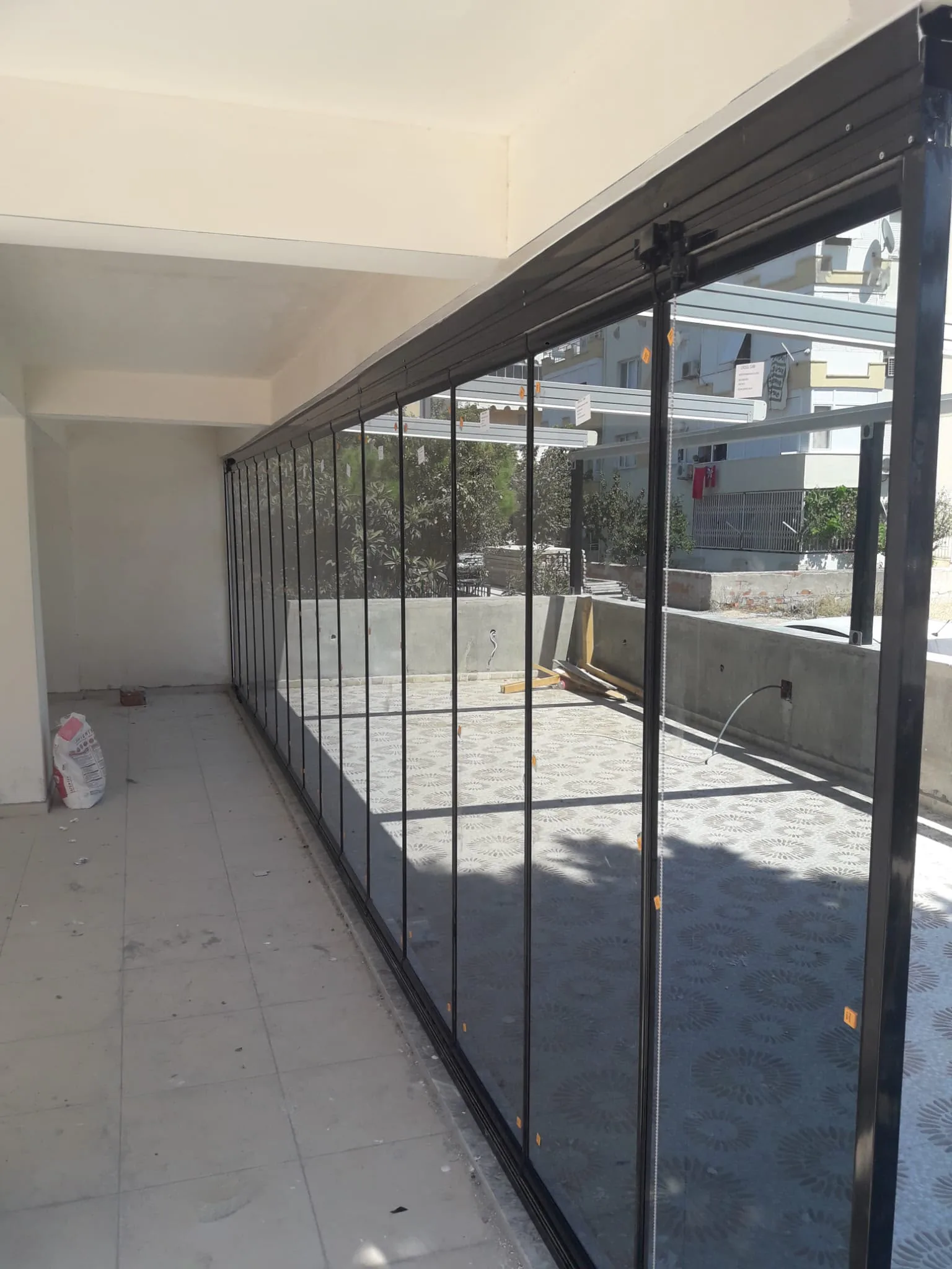 Cam balkon iç mekân görünümü