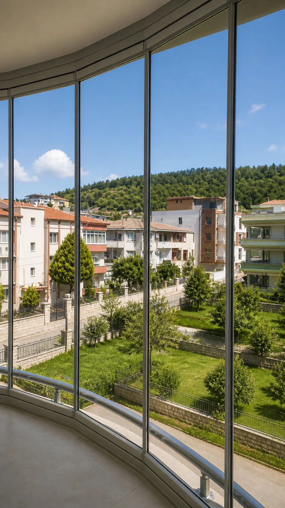 Panoramik cam balkon iç görünümü